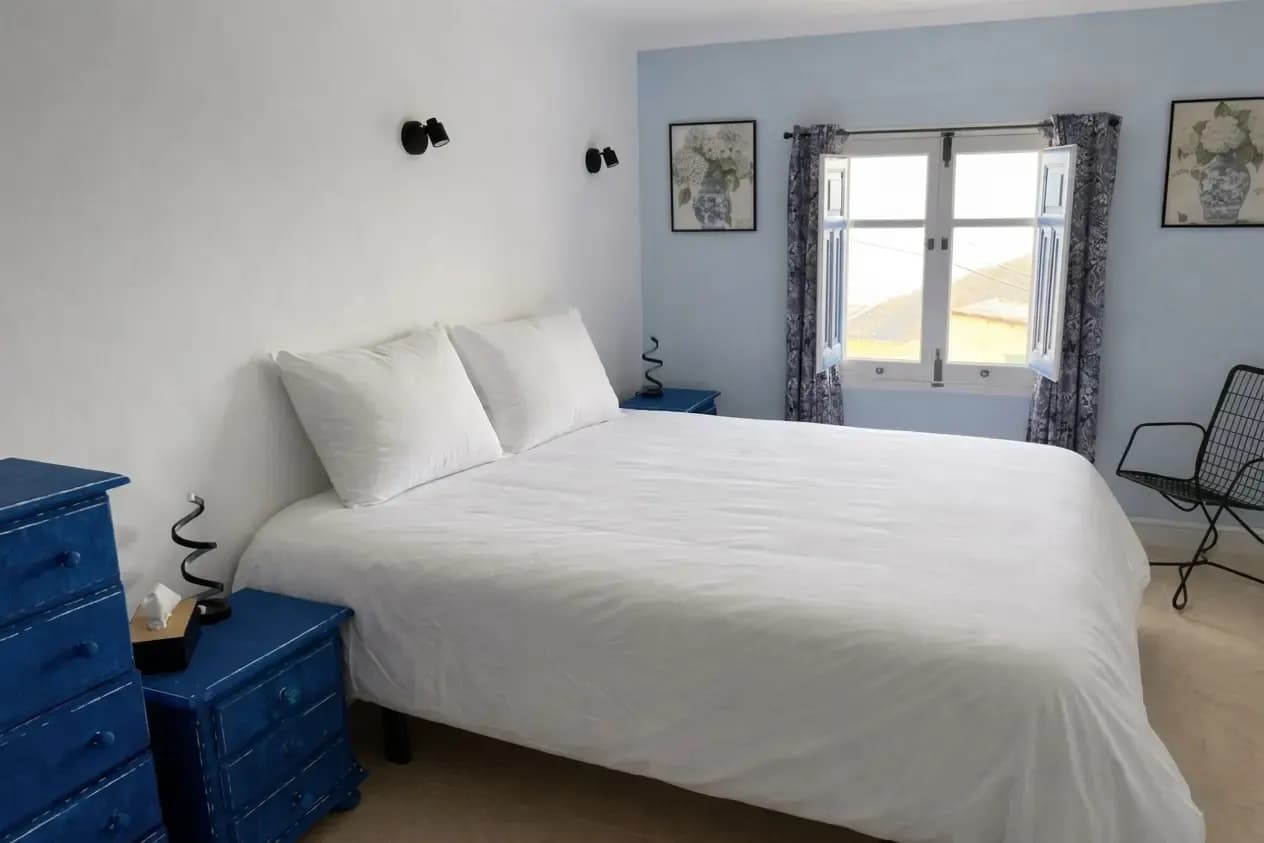 Double guest bedroom with sea view at Casa Mariscal
